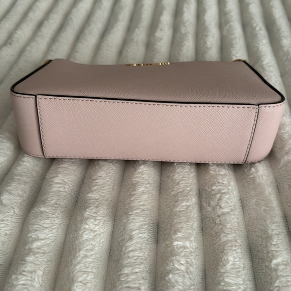 Jet Set medium Saffiano Leather Crossbody bag - Picture 4 of 4